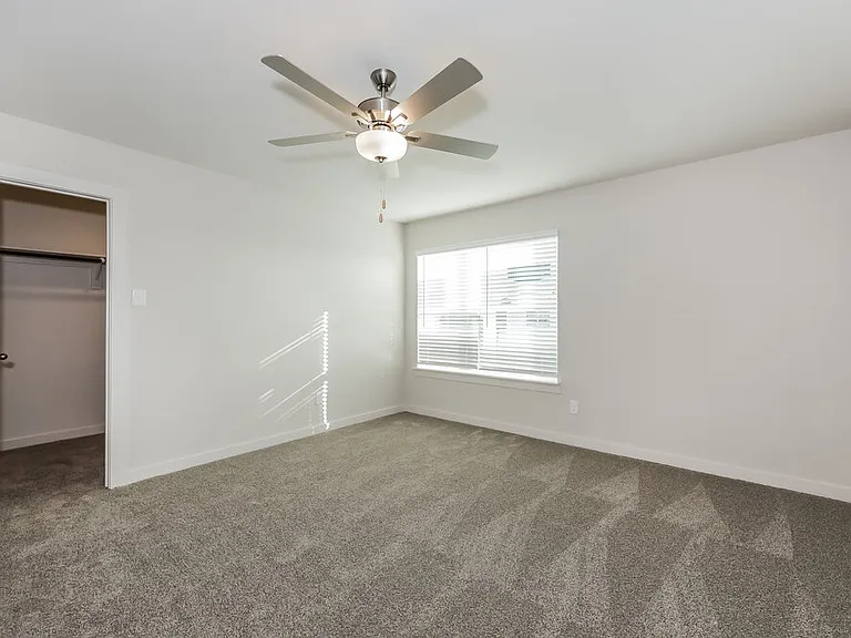 302 Patton Ln — Photo 9