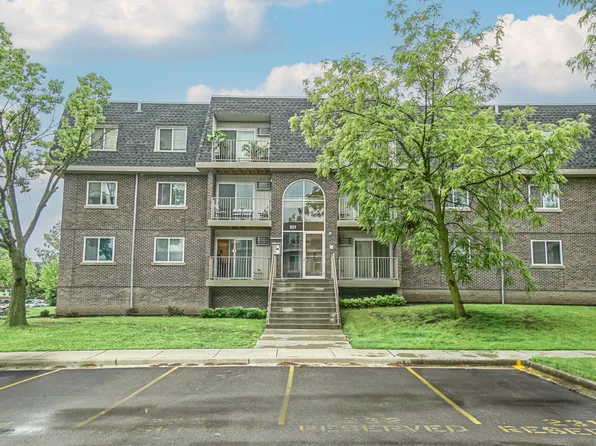 831 McIntosh Ct APT 105, Prospect Heights, IL 60070