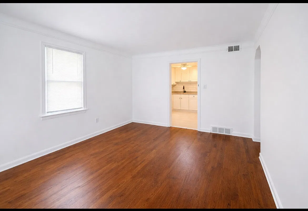 2 bed, 744 sqft, $1,300 — Photo 3
