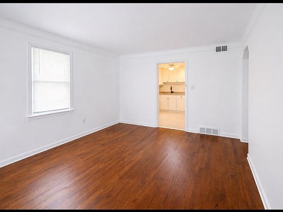 3rd image of 2075 Hanford Ave