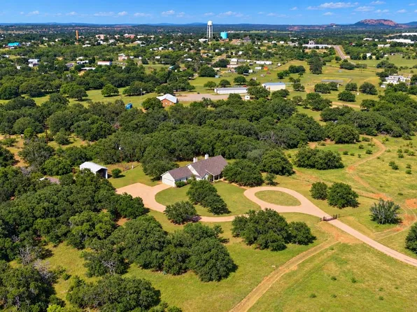 627 Ranch Road 2323, Llano, TX 78643