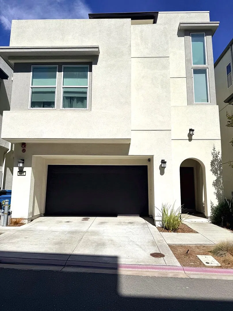 Modern 4BR / 4.5BA Four-Story Home with City Views — Photo 2