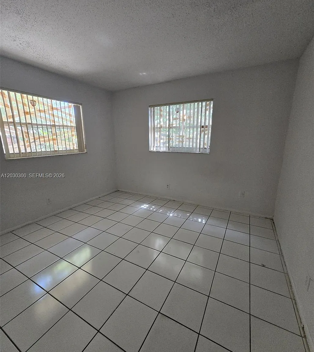 Lauderhill Manor — Photo 3