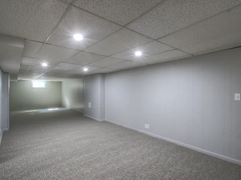 7747 Howe Dr — Photo 31