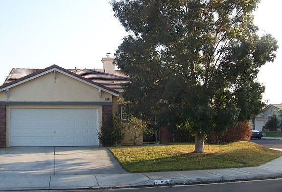 Attached 2 car garage