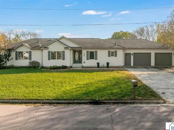 326 3rd St SE, Winnebago, MN 56098