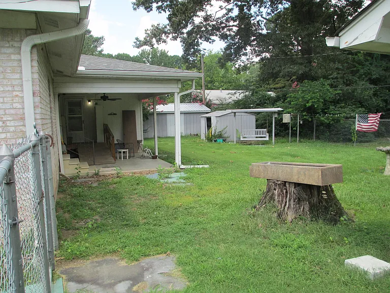 1828 Robins St — Photo 30