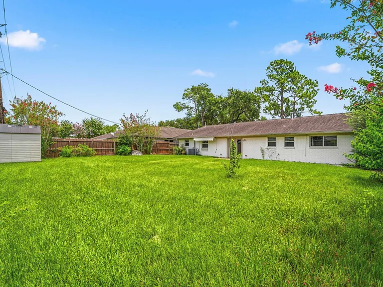 11102 Endicott Ln — Photo 33