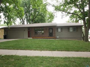 2416 S Mariana Ct, Sioux Falls, SD 57103