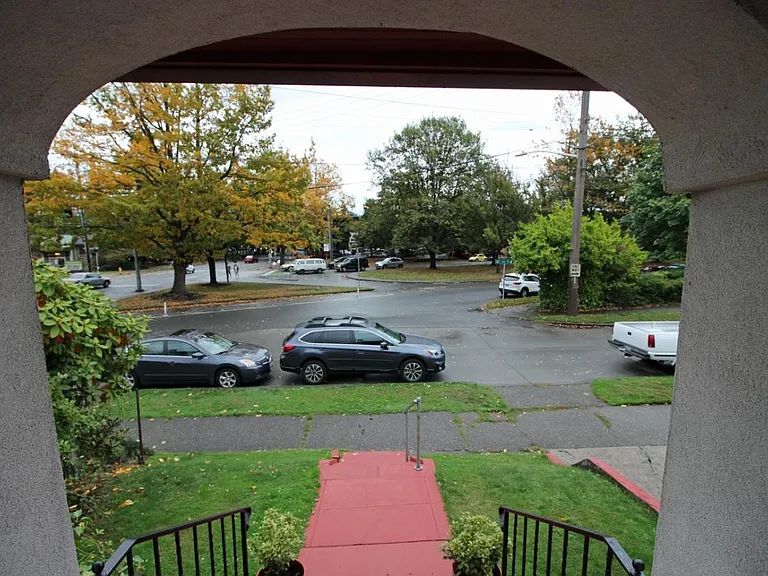 6341 6th Ave NE — Photo 4