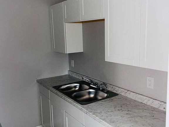 4th image of 1698 Stuckey Ave #6