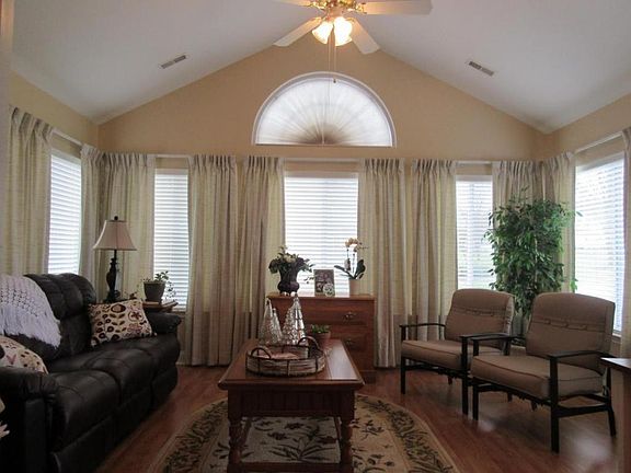 4th image of 224 Avonlea Pl #3B
