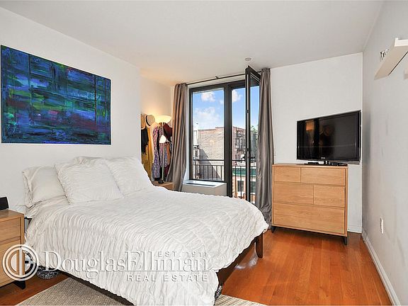 4th image of 643 E 11th St #10