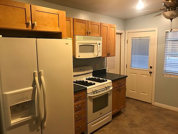 3rd image of 1365 Hanover Ln