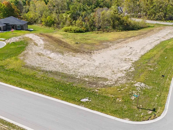 1913 Golfview Dr #110, Auburn, IN 46706