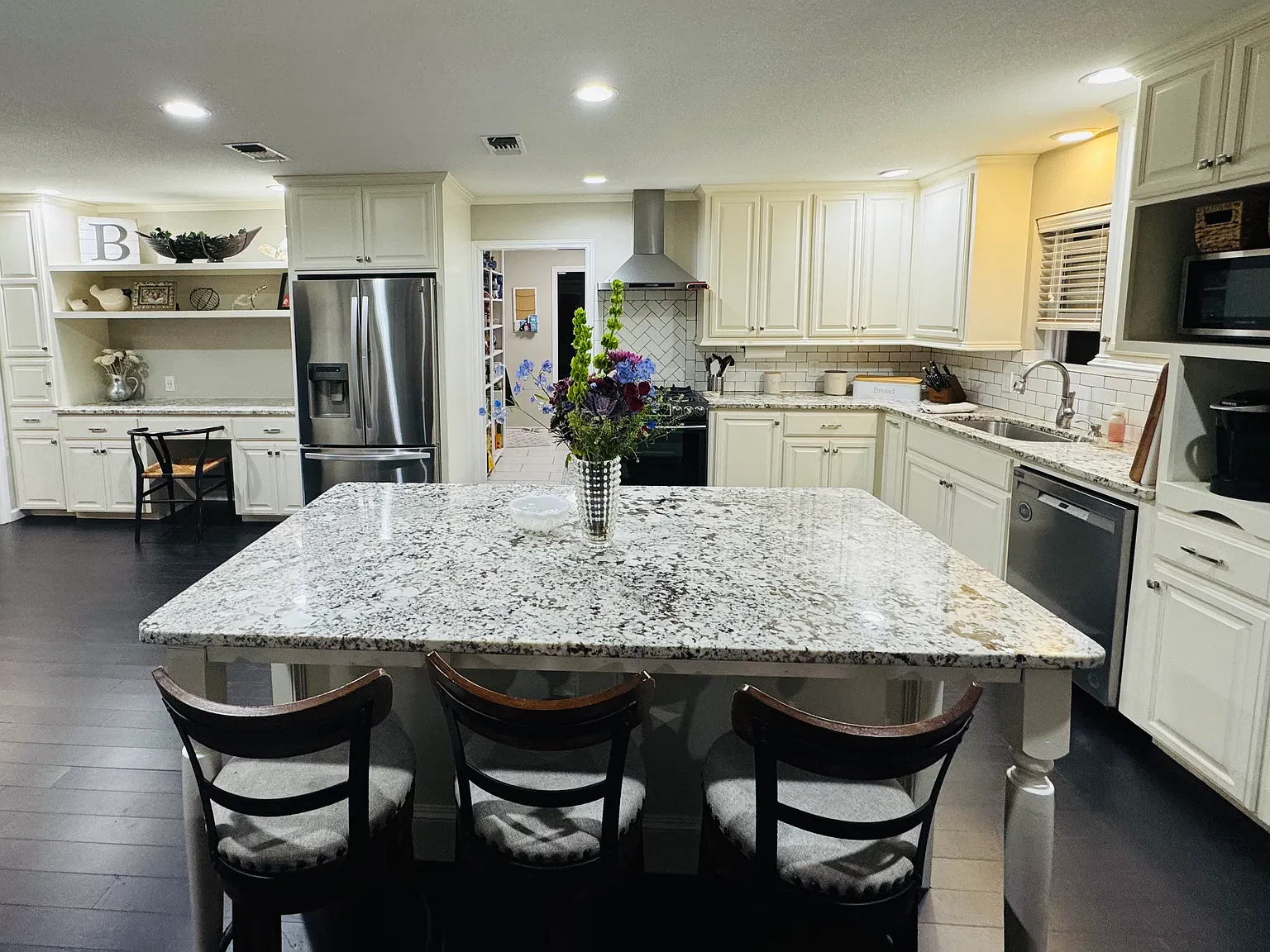 4 bed, 2.5 bath, 2298 sqft, $2,750 — Photo 4
