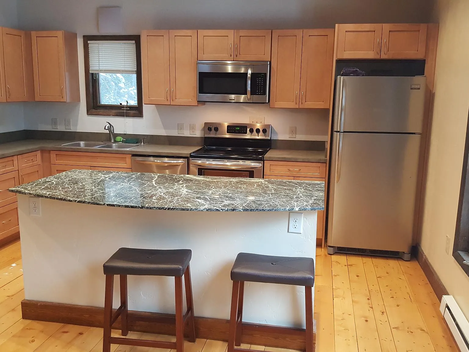 2 bed, 1.5 bath, 1150 sqft, $3,200 — Photo 2