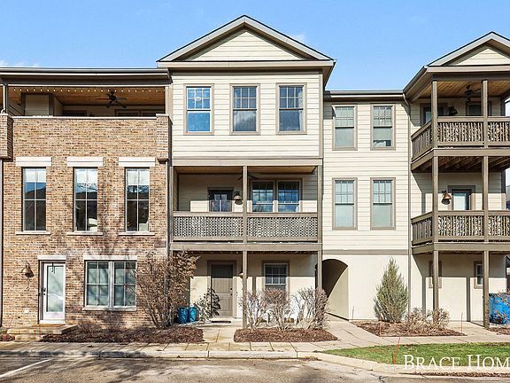 2nd image of 2074 Celadon Dr NE