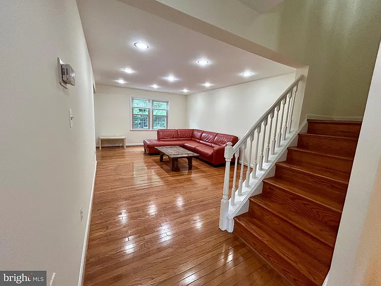 5916 Dorchester Way — Photo 9