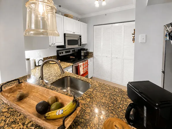 2721 Ocean Club Blvd APT 304, Hollywood, FL 33019