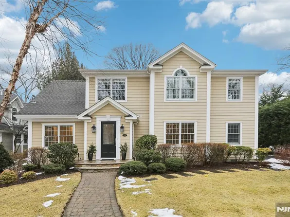 715 Hillcrest Rd, Ridgewood, NJ 07450