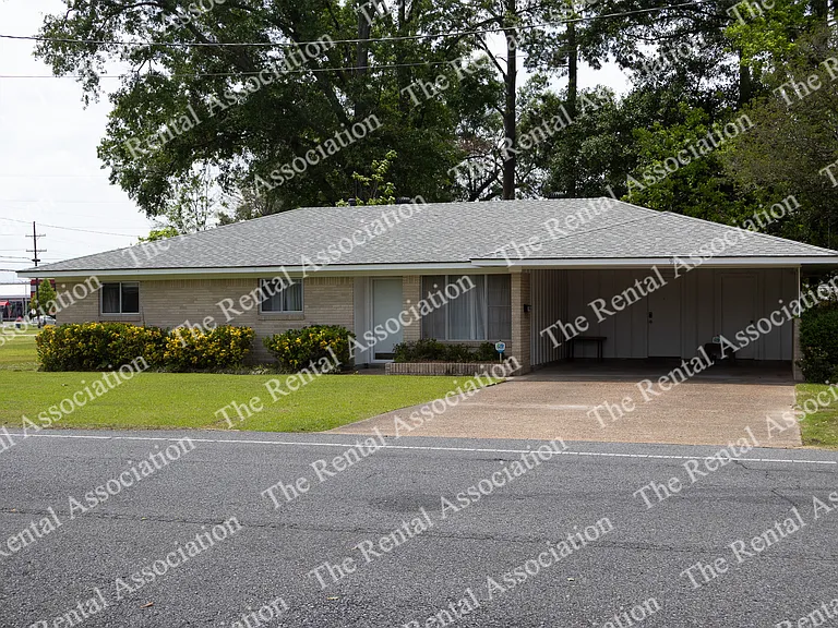 905 N McGuire Ave — Photo 1