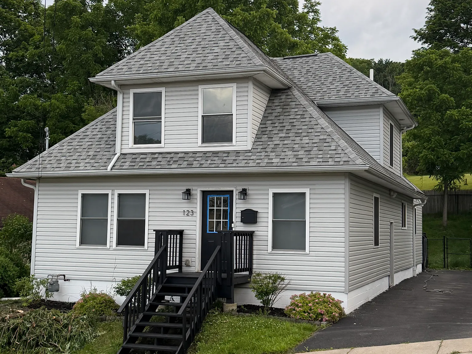 4 bed, 2262 sqft, $2,350 — Photo 2