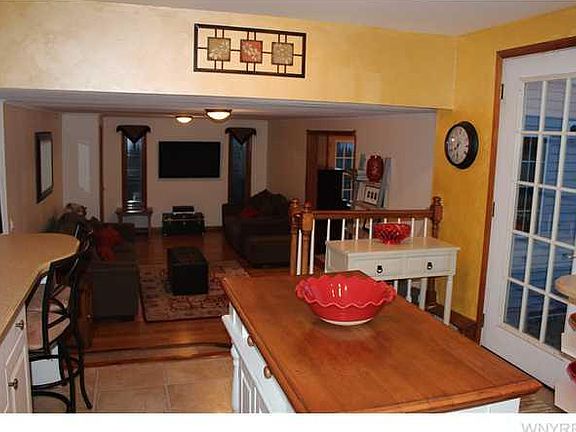 3rd image of 36 Brookdale Dr