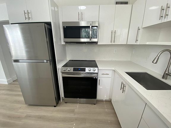 4th image of 15 Sidonia Ave APT 1