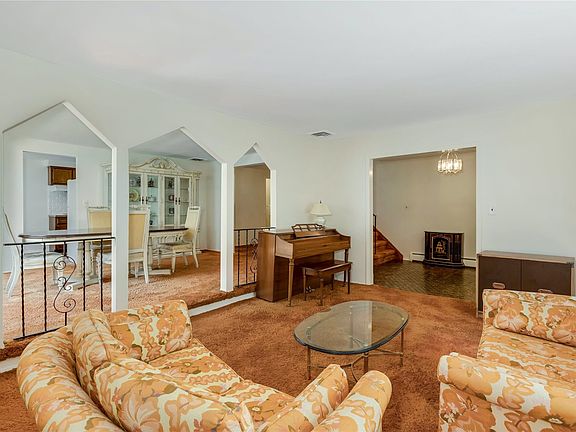 3rd image of 16 Woodview Dr