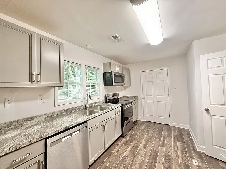 242 Pecan Rd — Photo 4