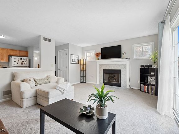 3rd image of 9958 Beverly Ln