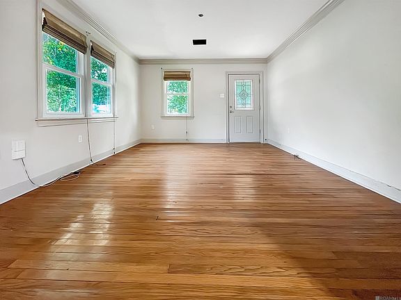3rd image of 319 Pine St