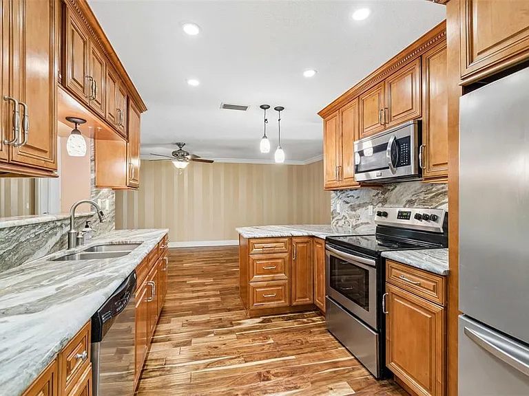1230 15th Ct SW — Photo 11