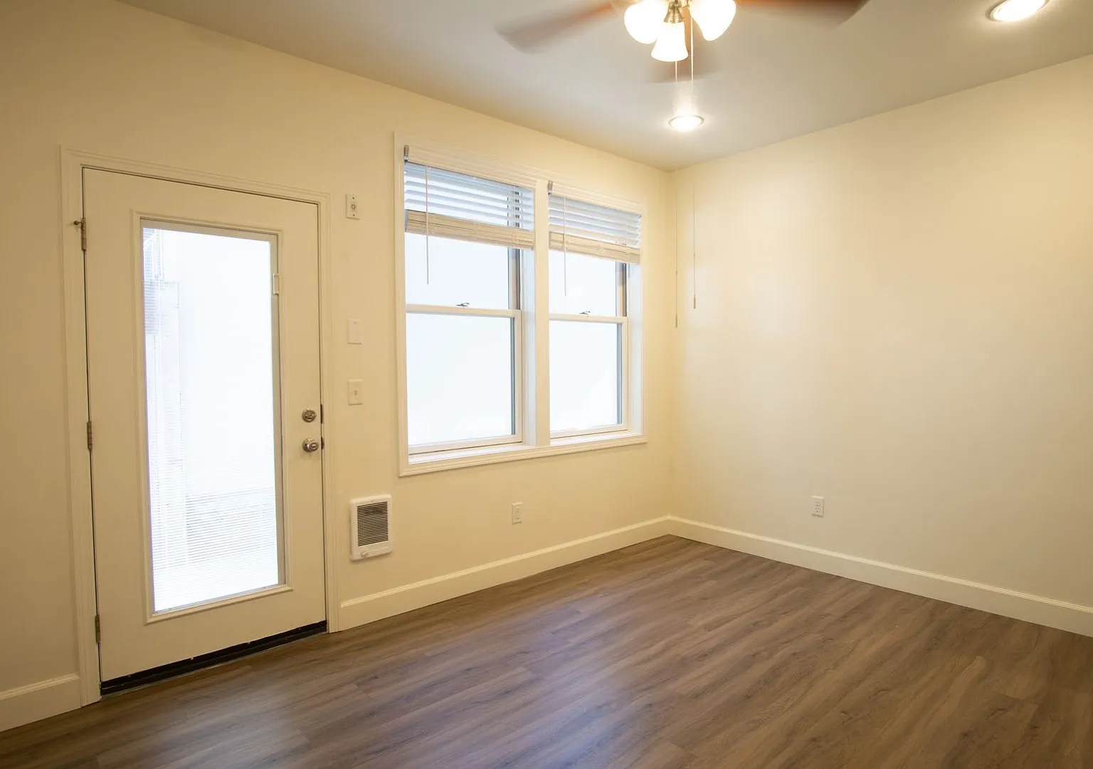 Contemporary Studio in Sullivan's Gulch! — Photo 3