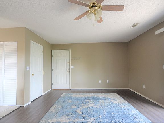 4th image of 1621 N Leverett Ave #2