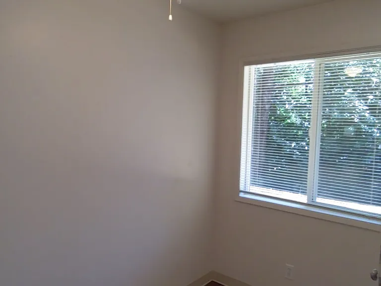 West Slope Apartments — Photo 9