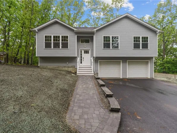 10 Mascio Dr, Johnston, RI 02919