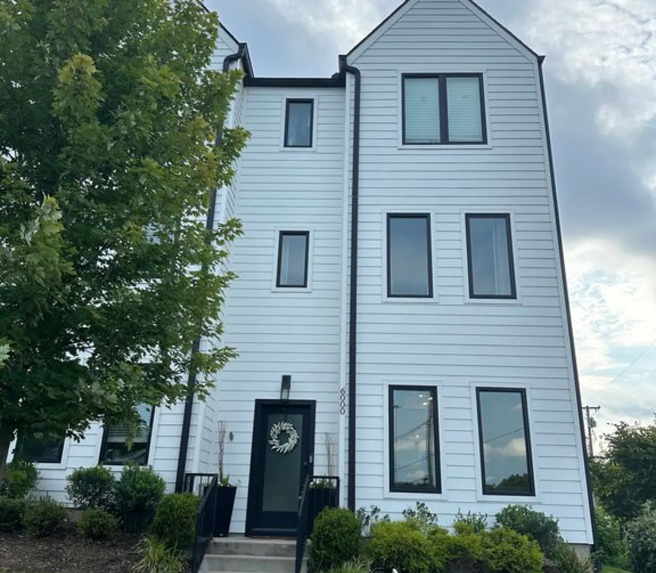 3 bed, 3.5 bath, 1837 sqft, $3,000 — Photo 1
