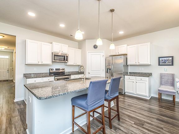 3rd image of 9756 Woodriff Cir NE