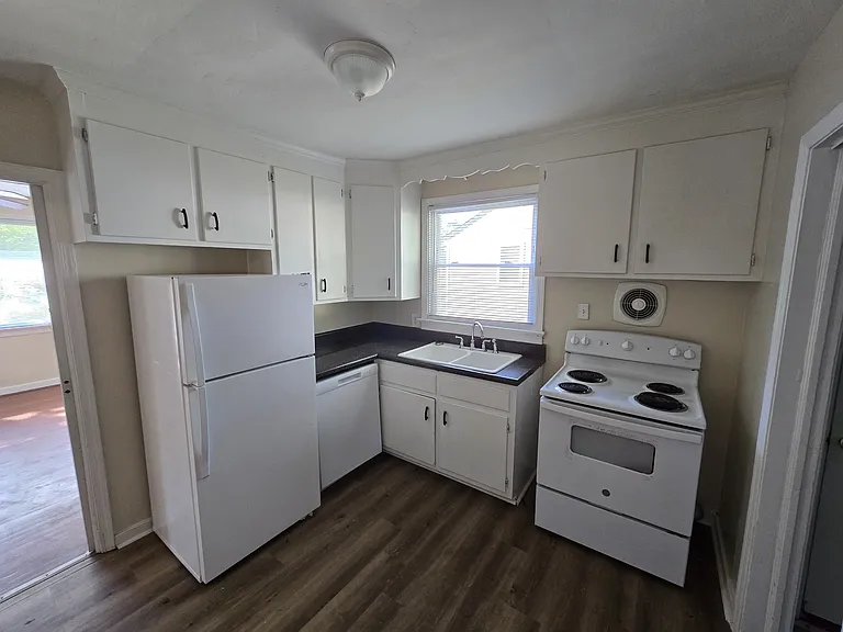 3615 Ammons Ave — Photo 9
