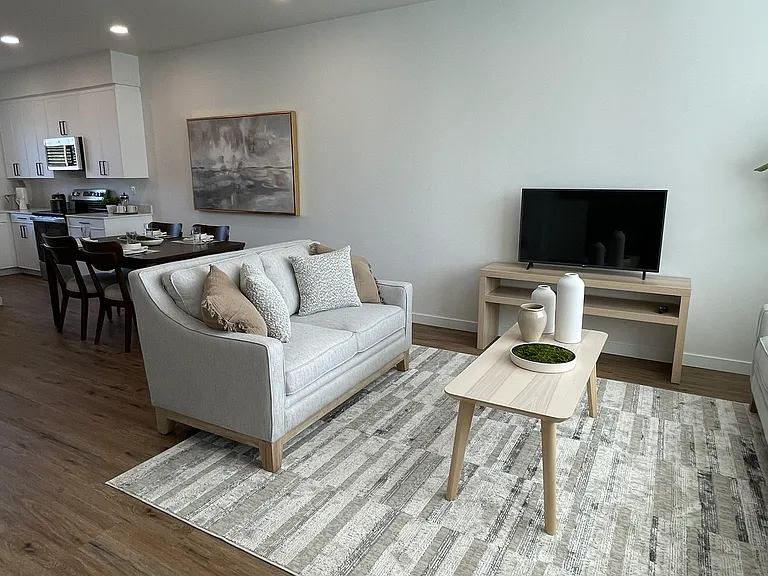 14122 Canyon Rd E — Photo 21
