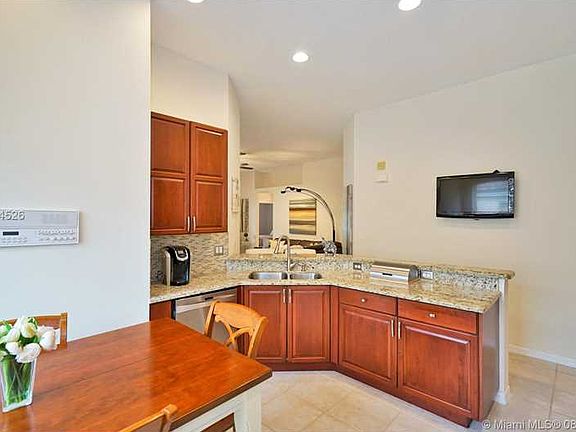 5th image of 13165 NW 18th St