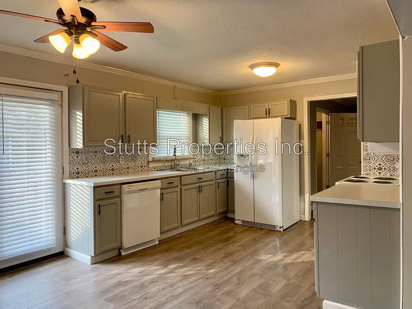 4 bed, 2.0 bath, $1,295 — Photo 2