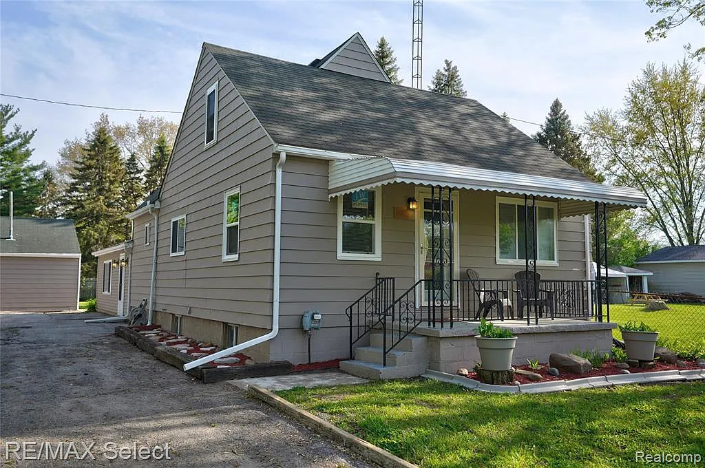 2402 E Bergin Ave photo 1
