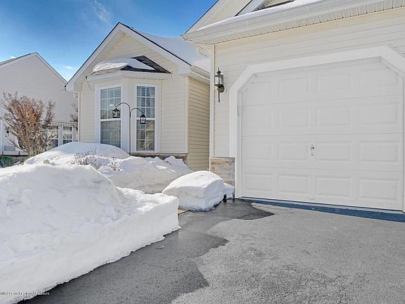 4th image of 529 Bennington Ln
