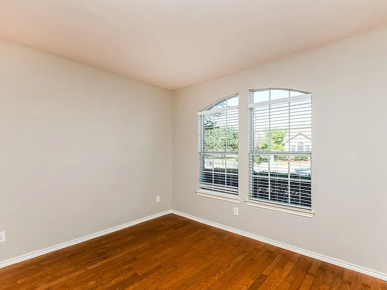 6910 Shore Breeze Ct — Photo 11