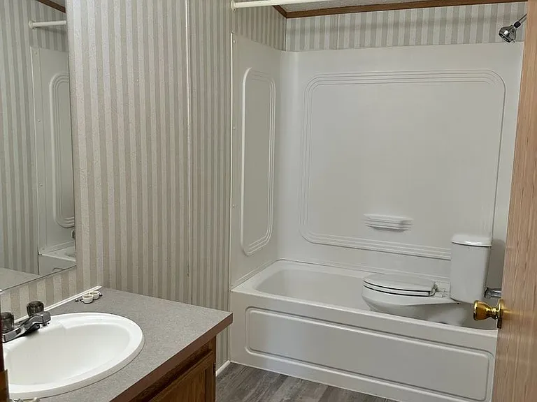 2741 Crab Tree St — Photo 9