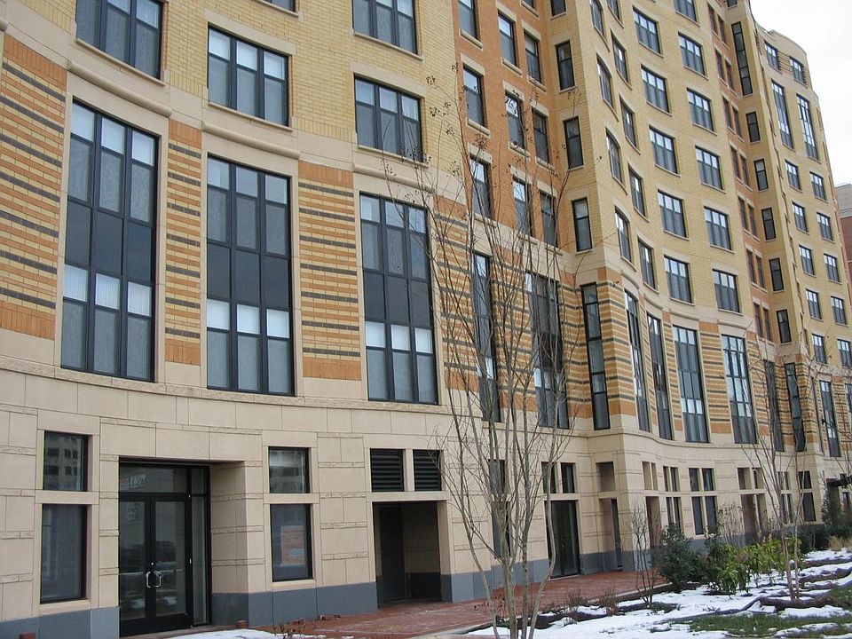 1st image of 400 Massachusetts Ave NW APT 923