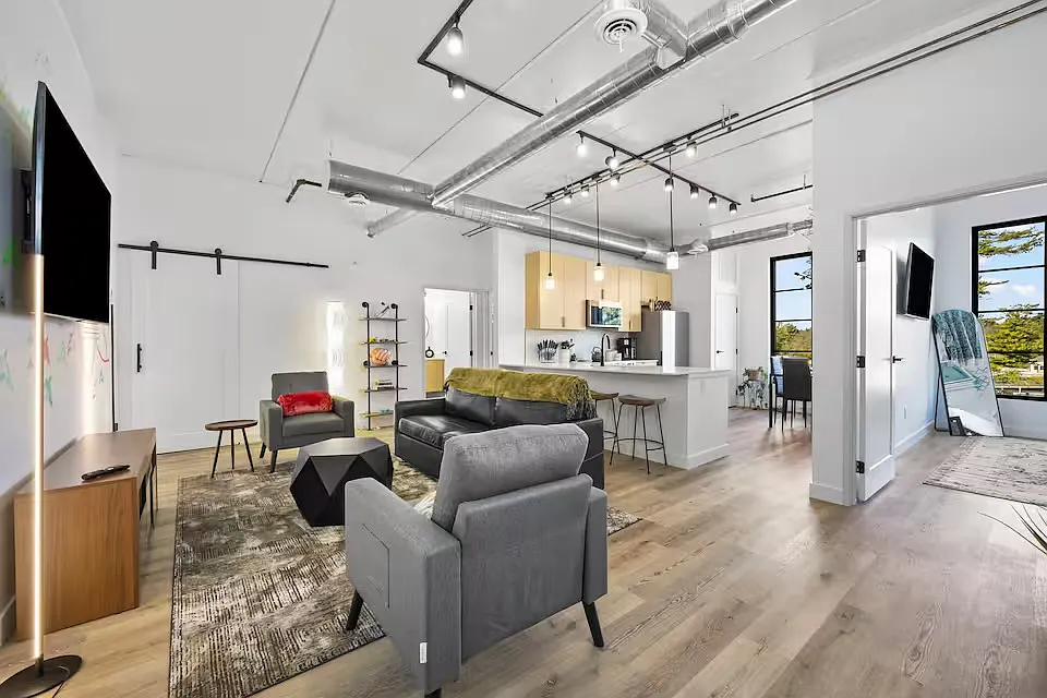2 bed, 990 sqft, $2,100 — Photo 4